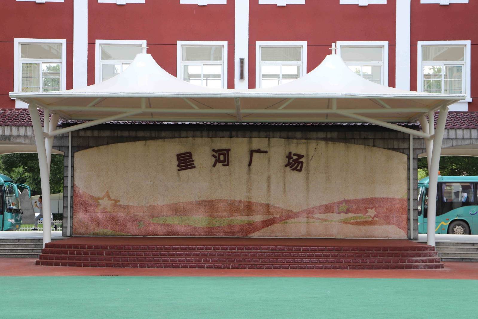 校园雕塑——“匠心智造”_上海盛策文化传播有限公司